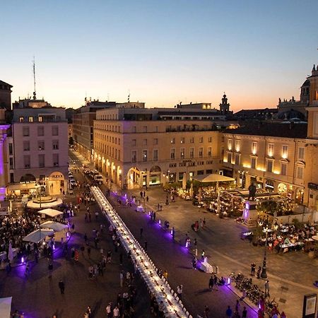 Stazione A 200M - Ampio Appartamento Con Parcheggio Notturno Gratis Parma Bagian luar foto